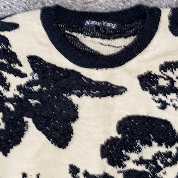 Nancy Yang sweater - Picture 2 of 3